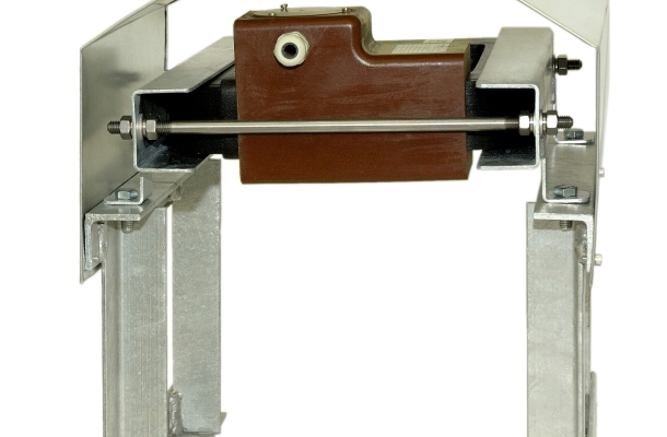 KTP 300 - jistící transformátor proudu s krytem